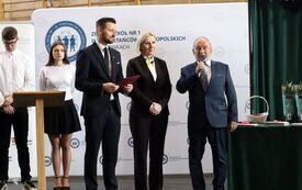 Galeria aktualności Uroczyste zakończenie roku szkolnego maturzyst&oacute;w 70