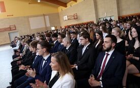 Galeria aktualności Uroczyste zakończenie roku szkolnego maturzyst&oacute;w 73