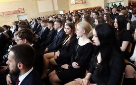 Galeria aktualności Uroczyste zakończenie roku szkolnego maturzyst&oacute;w 74