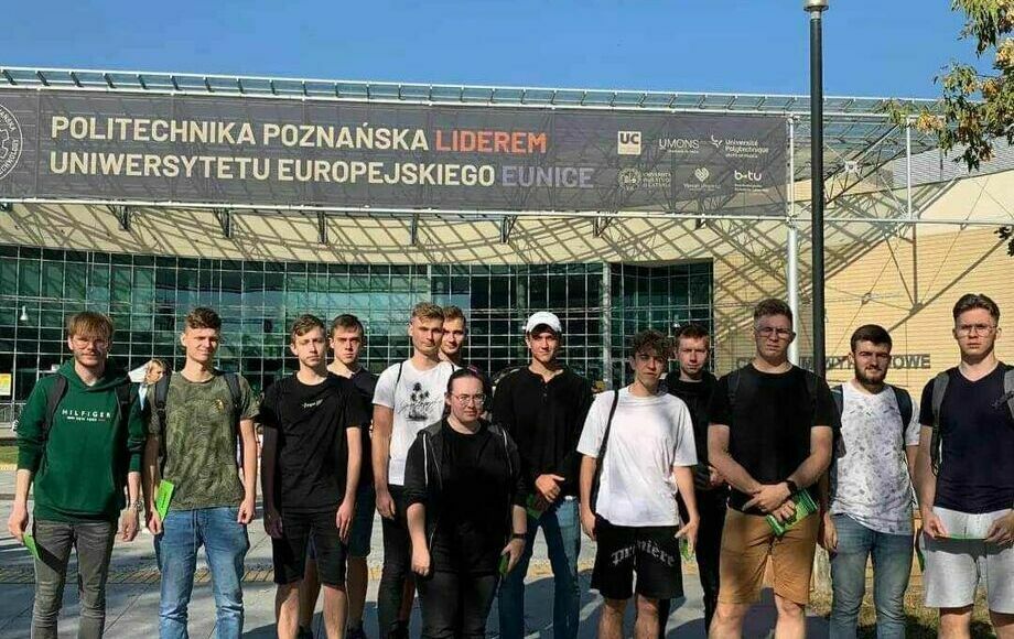 Zdjęcie do Maturzyści w centrum wykładowym Politechniki Poznańskiej
