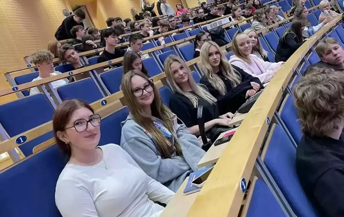 Zdjęcie do Maturzyści &quot;Szkoły na Leśnej&quot; na Salonie Maturzyst&oacute;w w Poznaniu